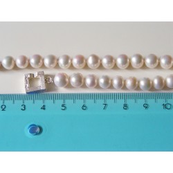 Klassische Perlenkette Alea mit modernem Silberverschluss. Länge nach Wahl.