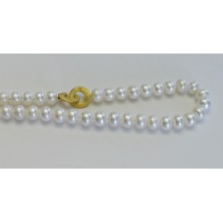 Klassische Perlenkette Aphrodite aus sehr grossen Süsswasserperlen und modernem vergoldeten Silberverschluss. Länge nach Wahl.