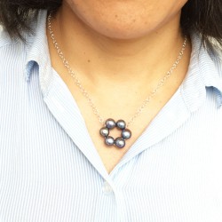 Halia Perlenkreis an Silberkette aus grau-blauen  Süsswasserperlen