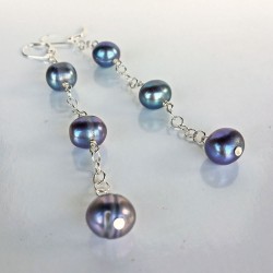 Akidalia Perlenohrringe grau-blau aus Süsswasserperlen und Silber