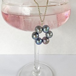 Halia Perlenanhänger aus grau-blauen Süsswasserperlen, mit oder ohne Silberkette