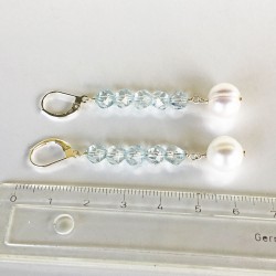 Halimede Perlenohrringe mit Topaz, Süsswasserperlen und Silber